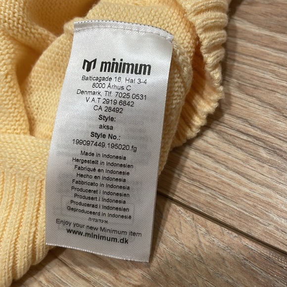 NWOT Yellow 3/4 Sleeve Top with Shoulder Pads - Picture 5 of 6